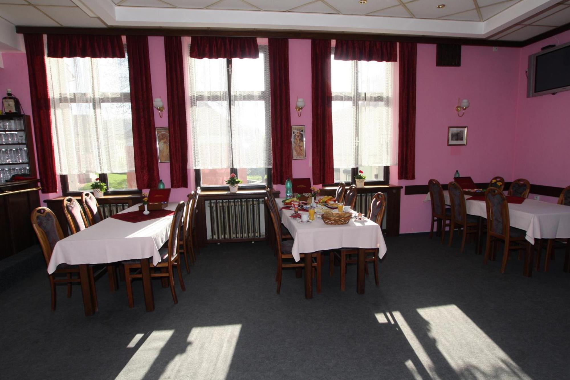Hotel Srejber Червени Костелец Екстер'єр фото